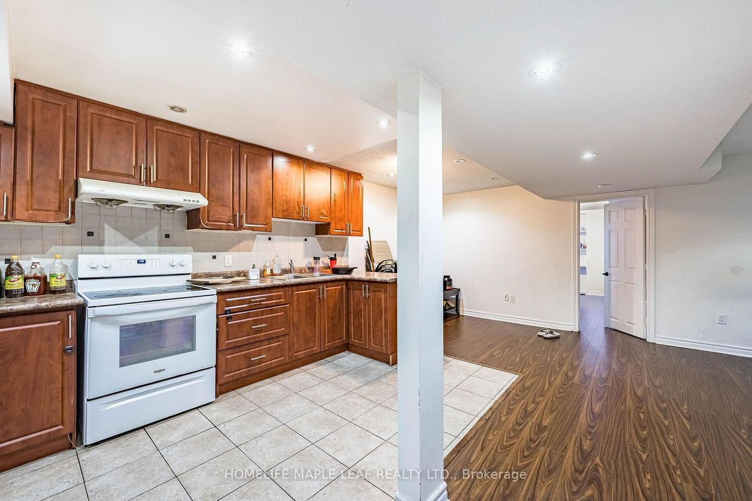 29 Gower Crescent thumbnail 37