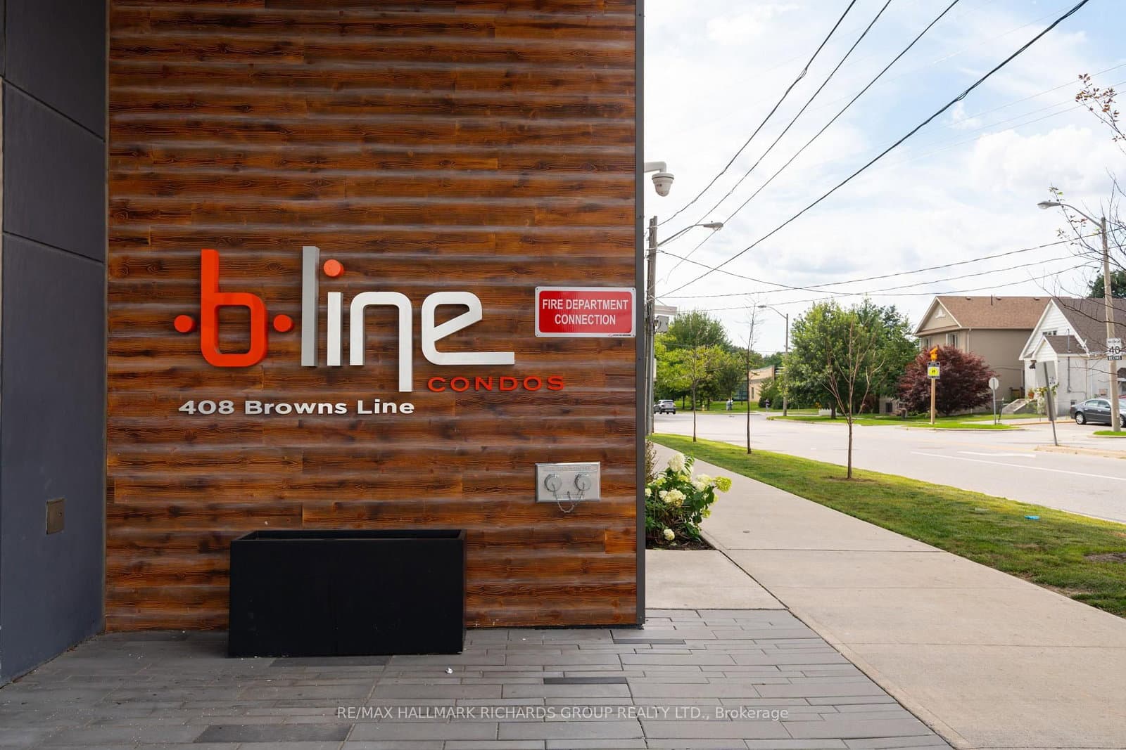 408 Brown's Line, Unit PH606 thumbnail 2