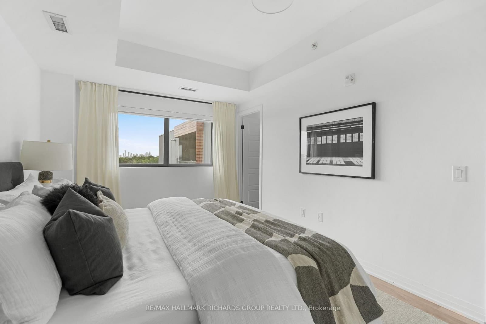 408 Brown's Line, Unit PH606 thumbnail 24
