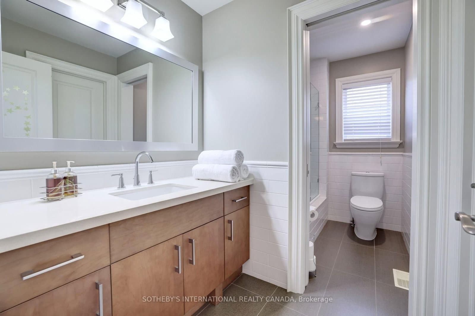 32 Oakwood Avenue S thumbnail 28