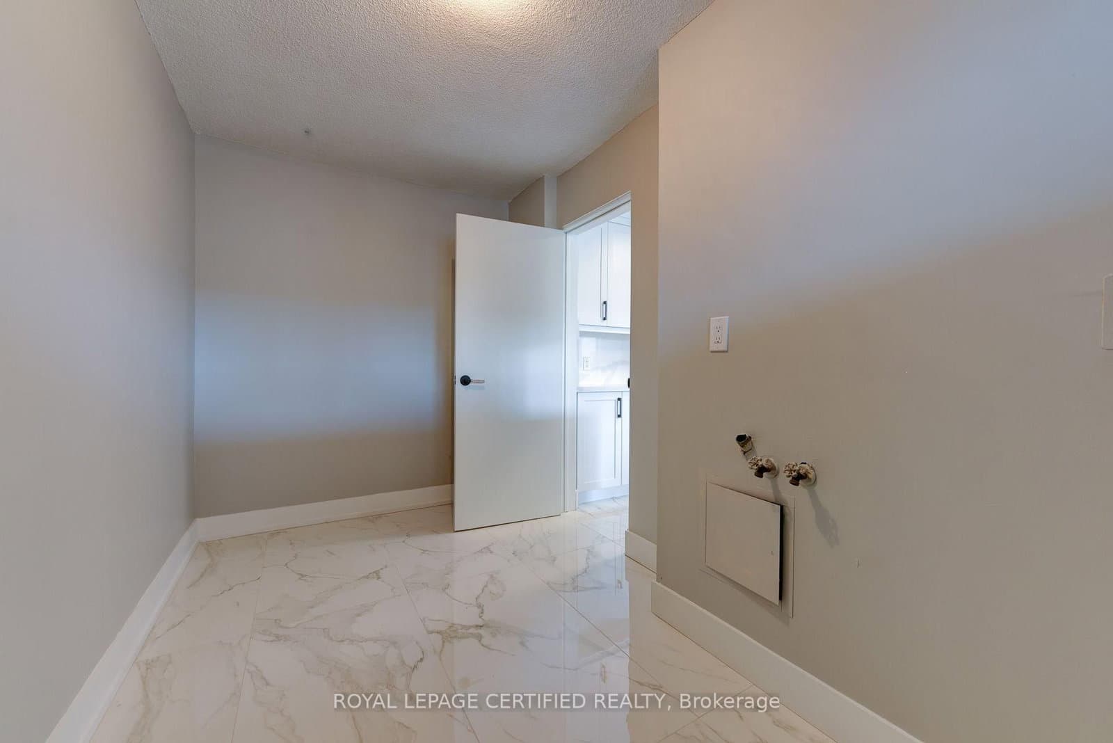 3170 Kirwin Avenue, Unit 301 thumbnail 17