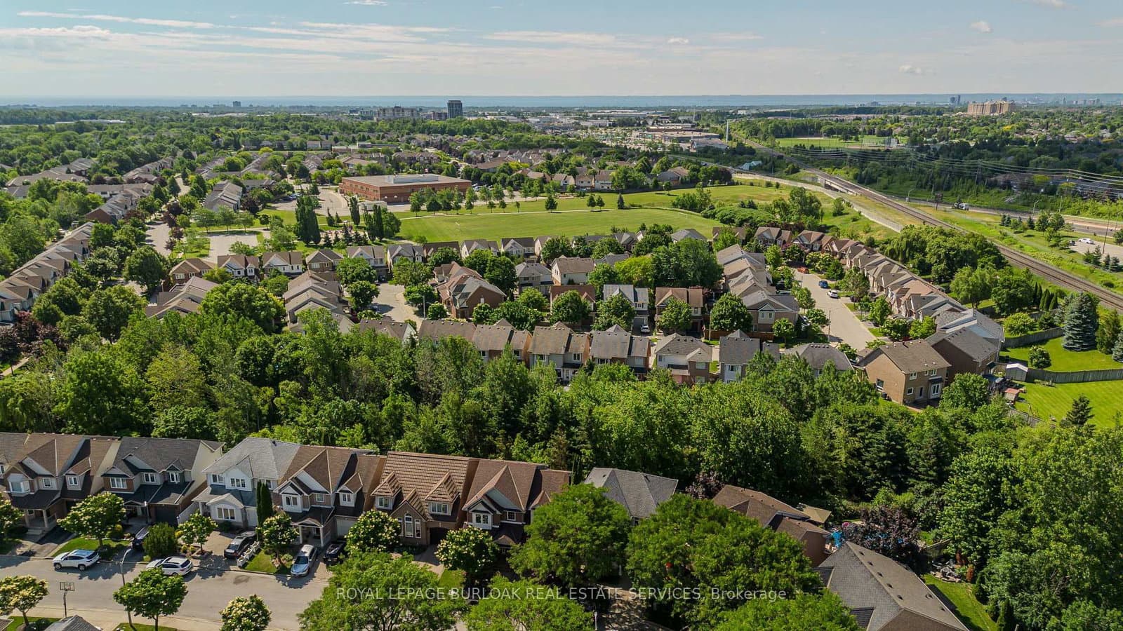 5174 Ravine Crescent thumbnail 2