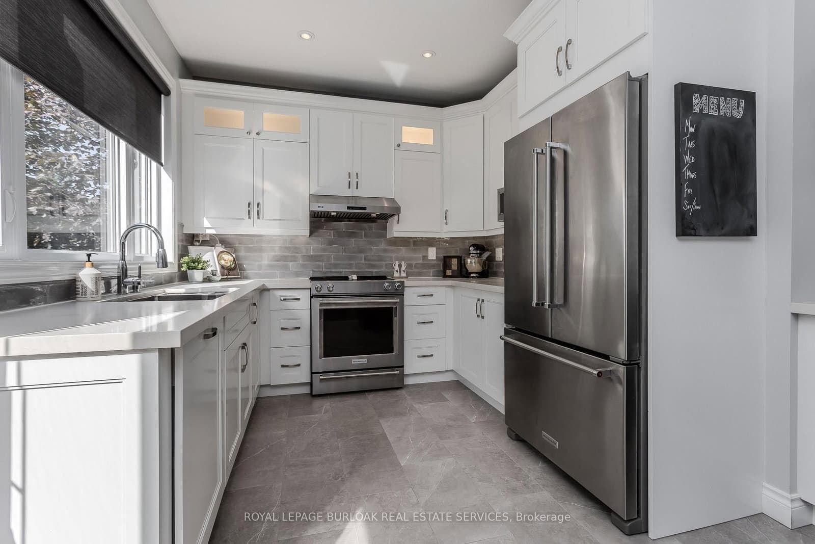 5174 Ravine Crescent thumbnail 8
