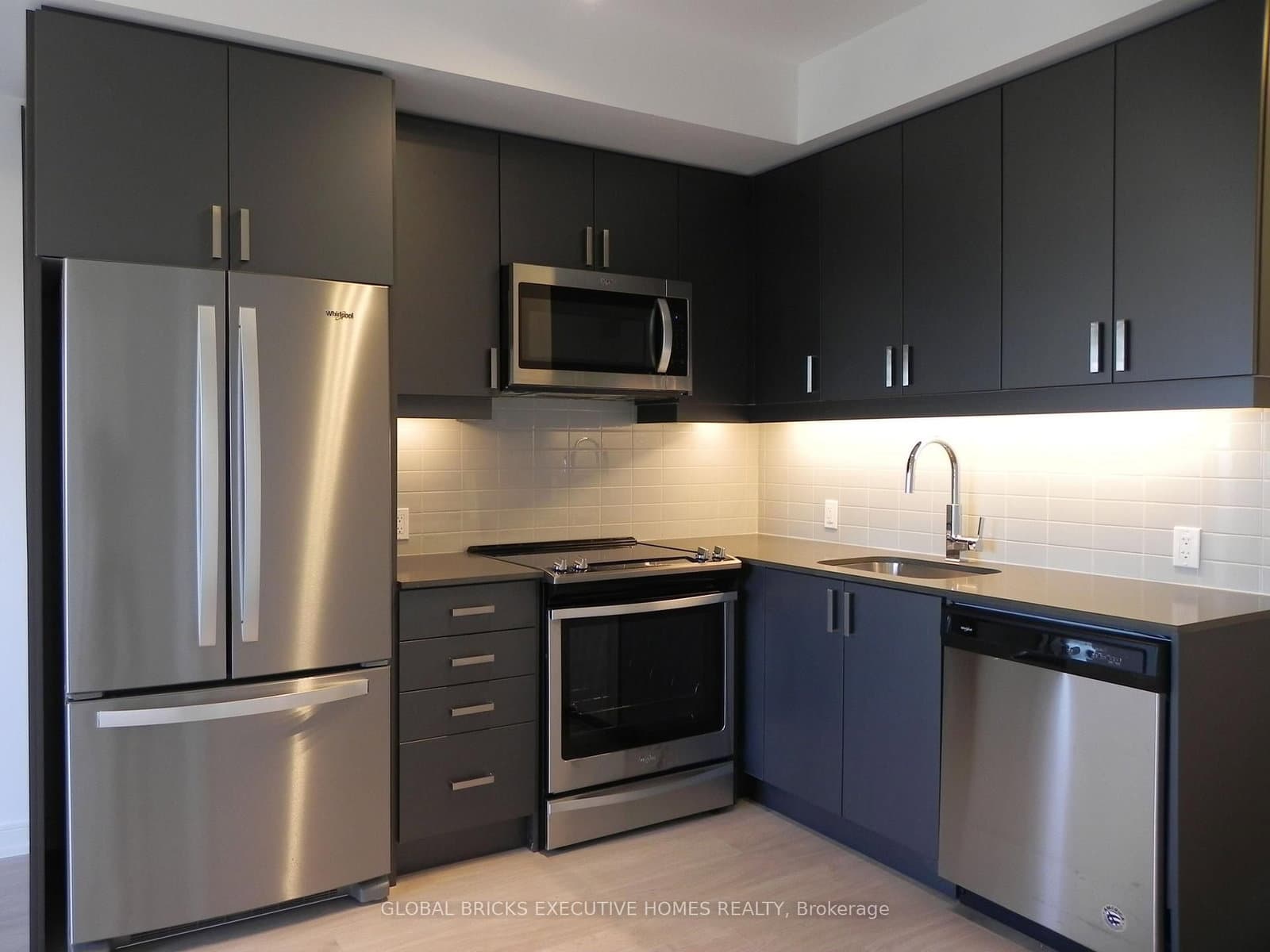 8 Nahani Way, Unit 3405 thumbnail 4