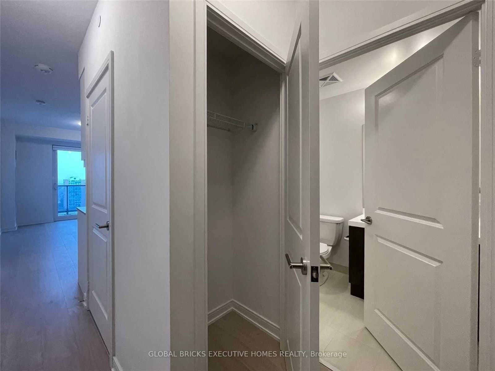 8 Nahani Way, Unit 3405 thumbnail 5