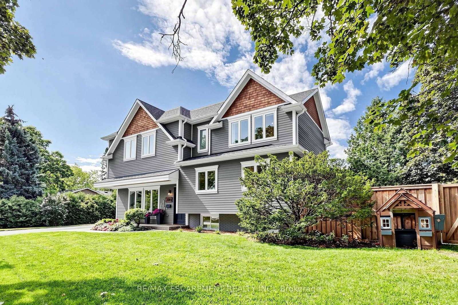 386 Cosburn Crescent thumbnail 3