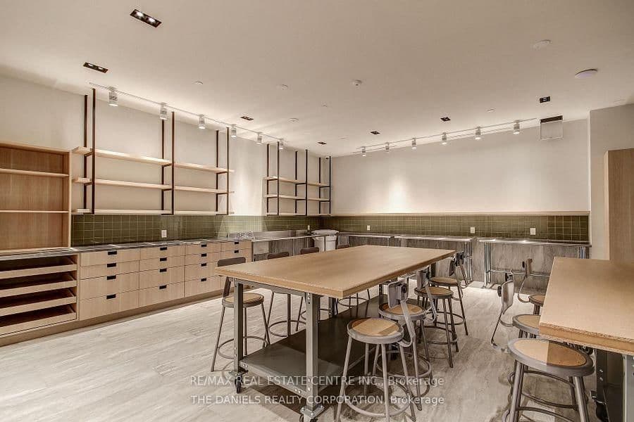 2485 Eglinton Avenue W, Unit 906 thumbnail 16