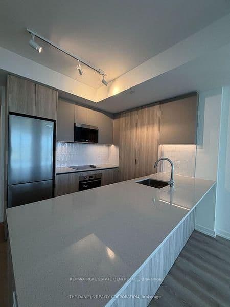 2485 Eglinton Avenue W, Unit 906 thumbnail 3