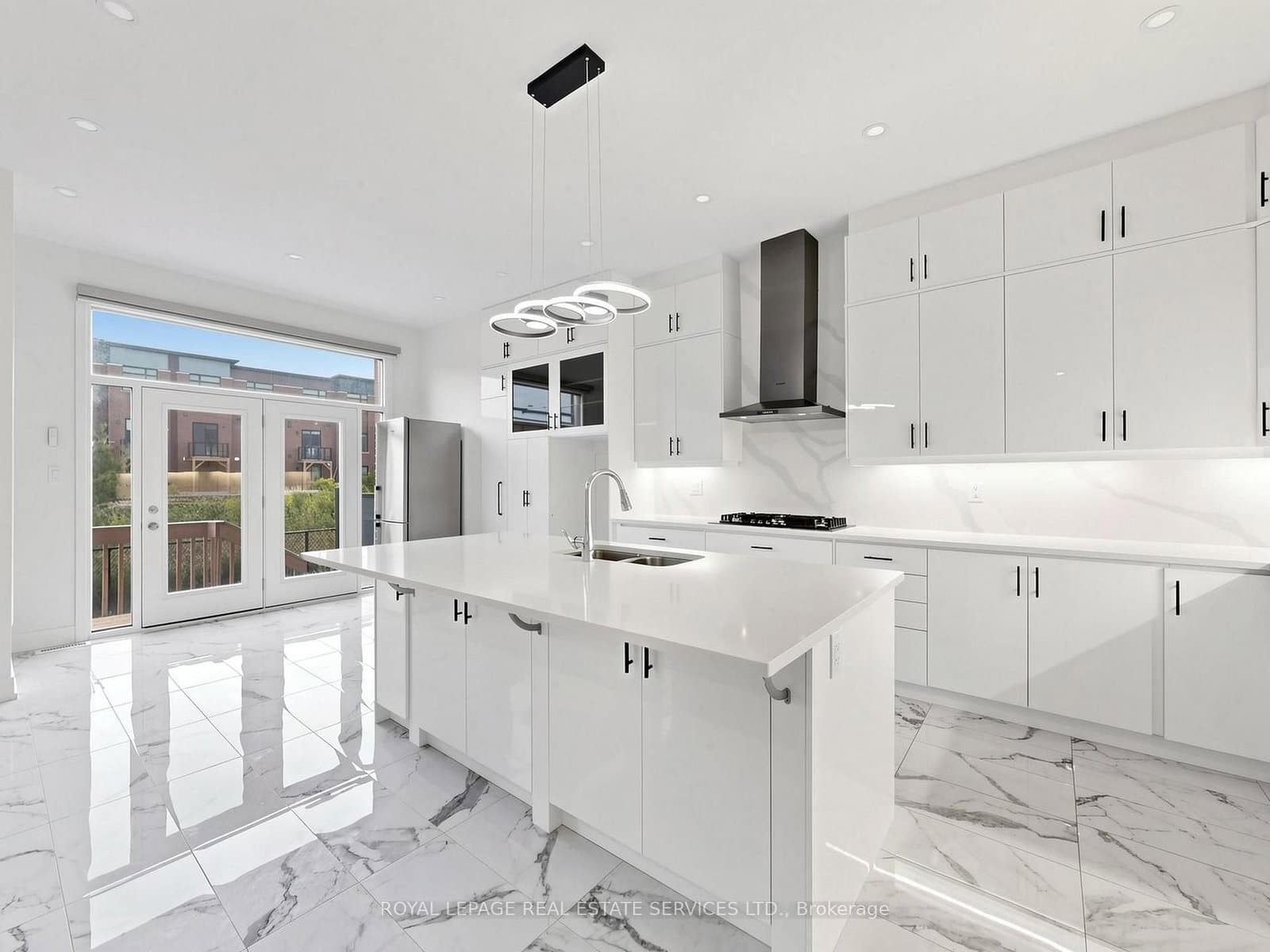 1340 Aymond Crescent thumbnail 18