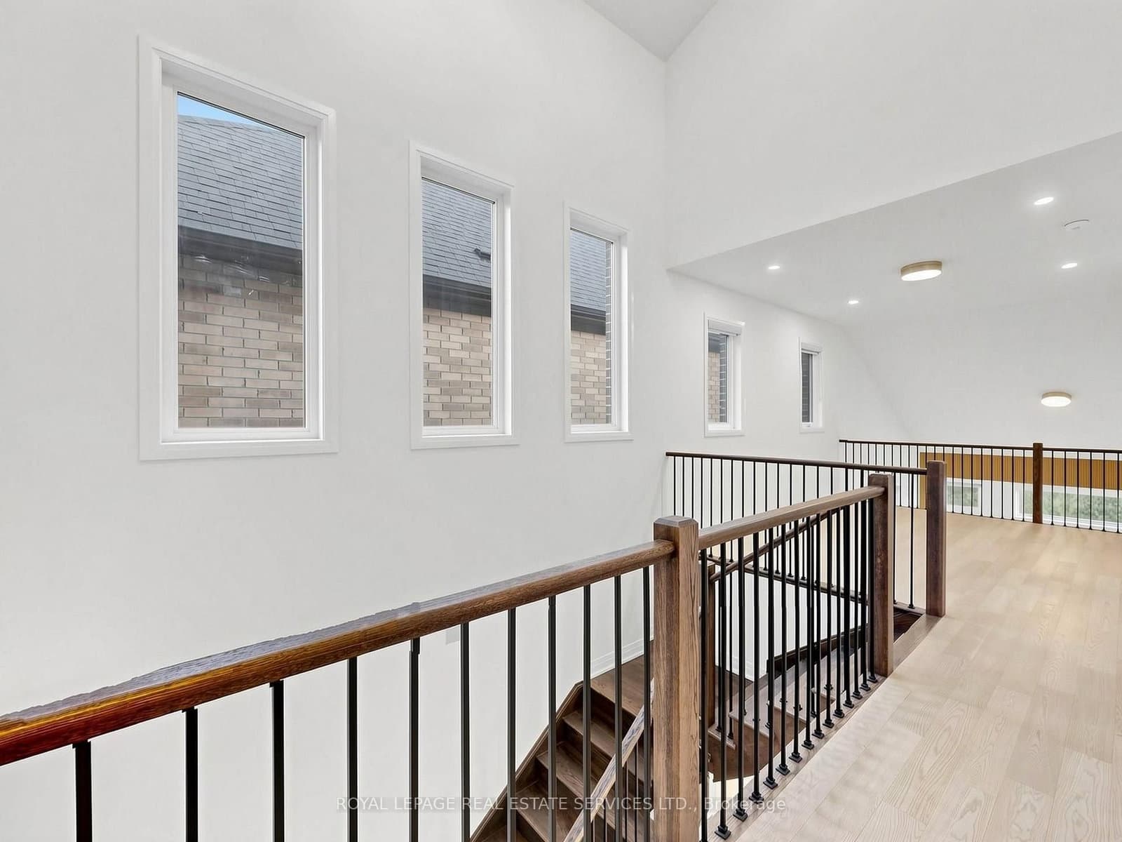 1340 Aymond Crescent thumbnail 23