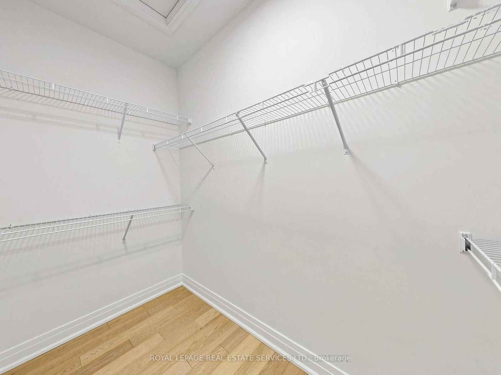 1340 Aymond Crescent thumbnail 27
