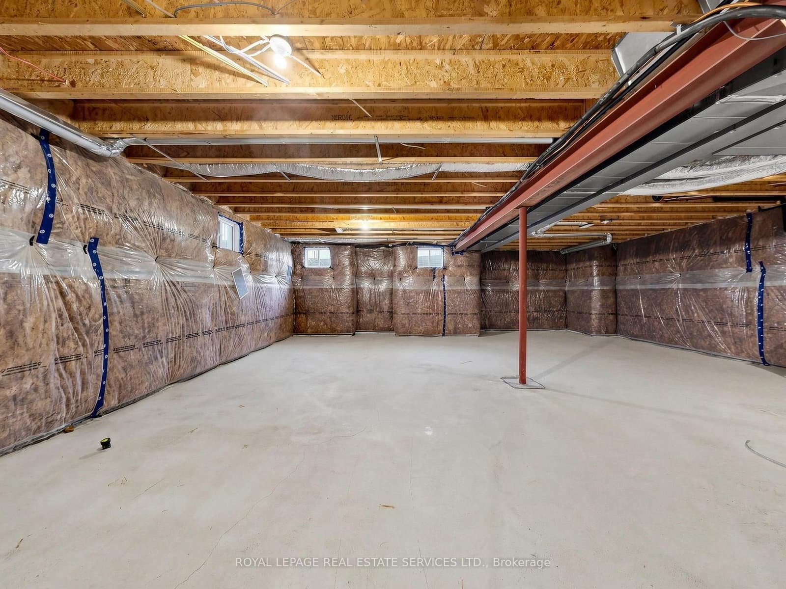 1340 Aymond Crescent thumbnail 40
