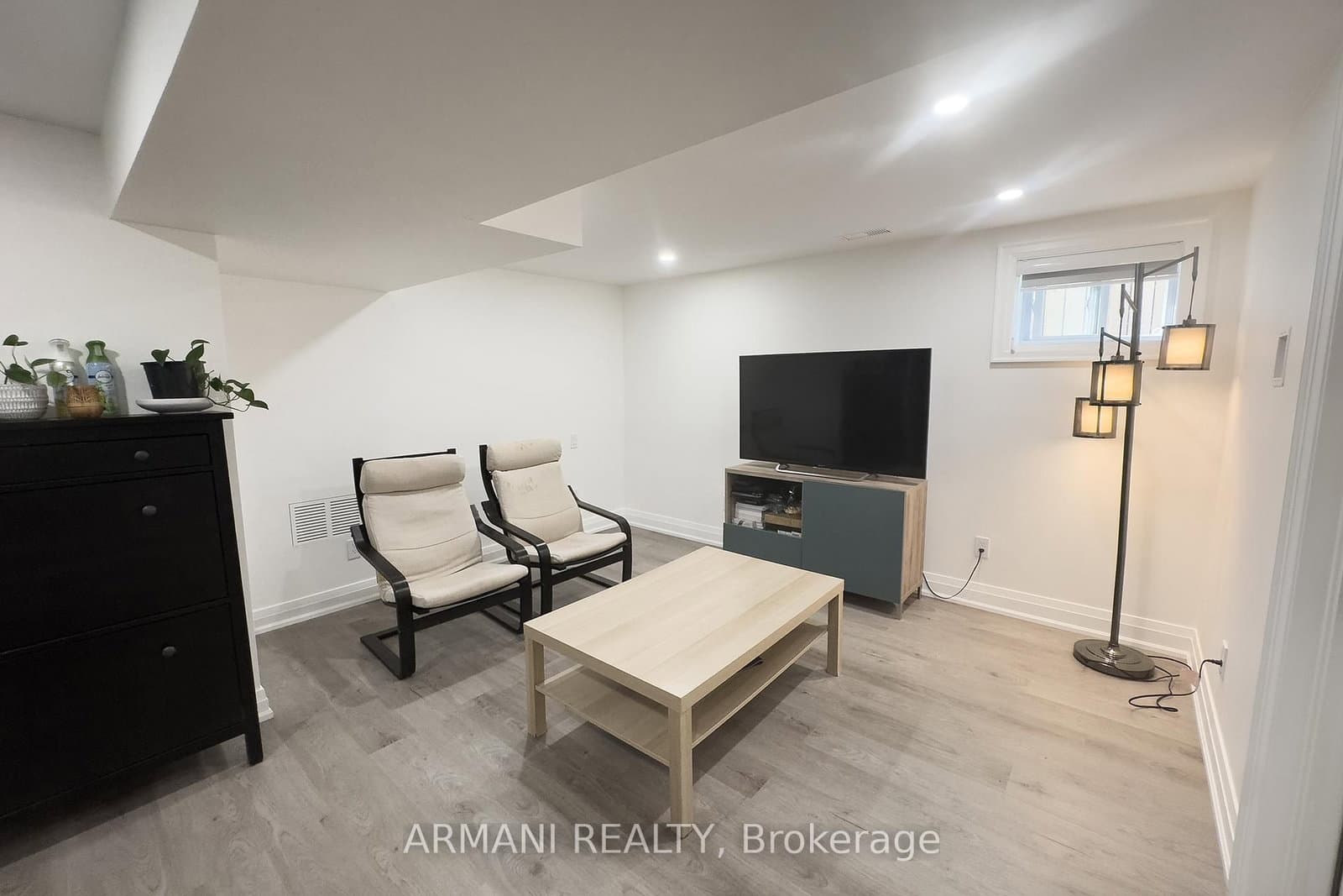 97 Cuffley Crescent N, Unit Basement thumbnail 16