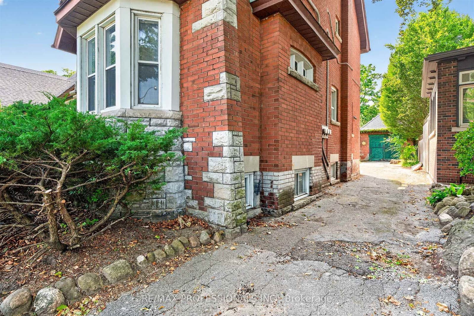 284 Indian Road thumbnail 41