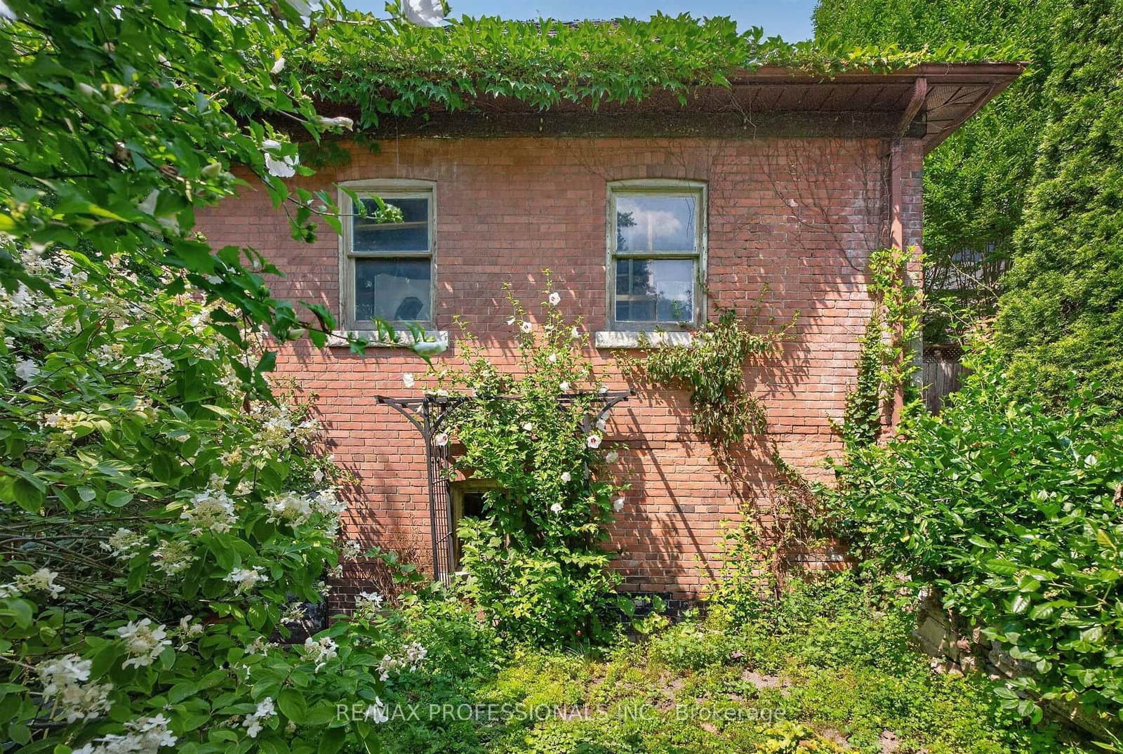 284 Indian Road thumbnail 43