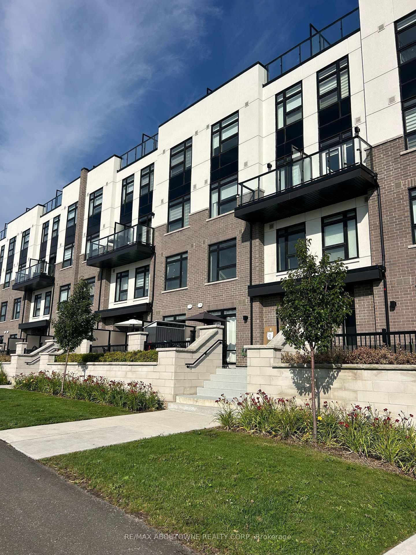 1581 Rose Way, Unit 106 thumbnail 2