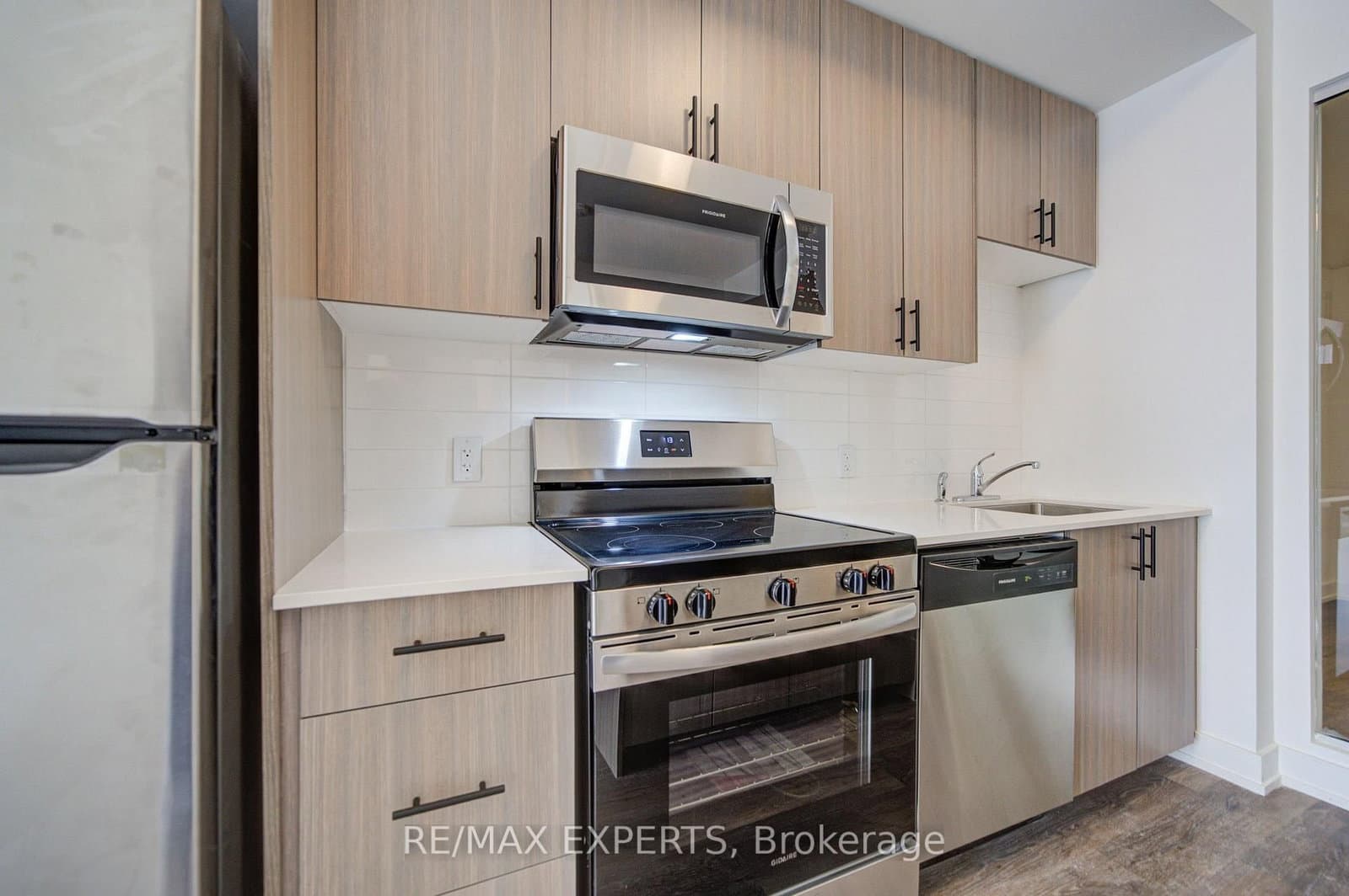 #517 - 2475 Old Bronte Road