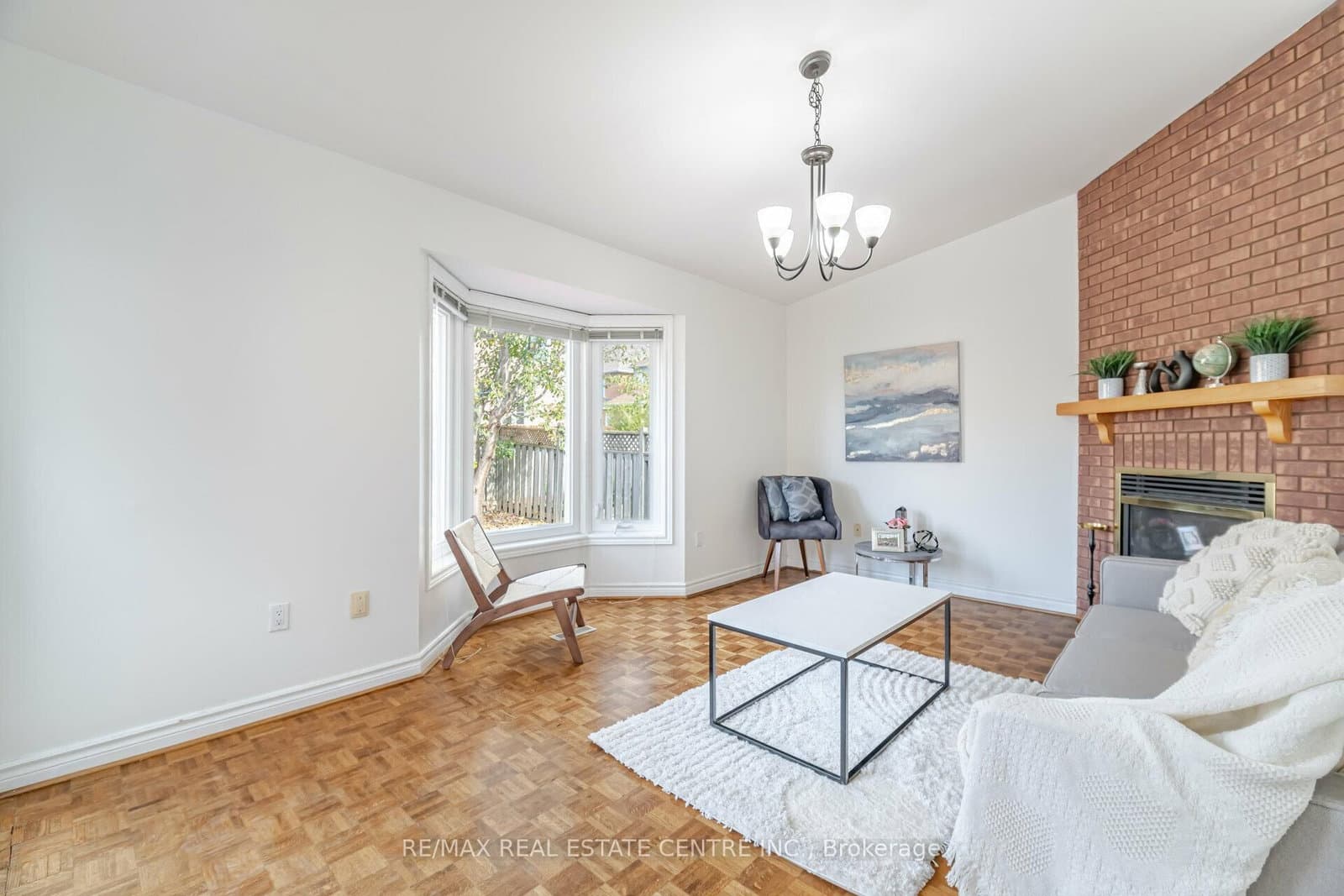 2485 Strathmore Crescent N thumbnail 23