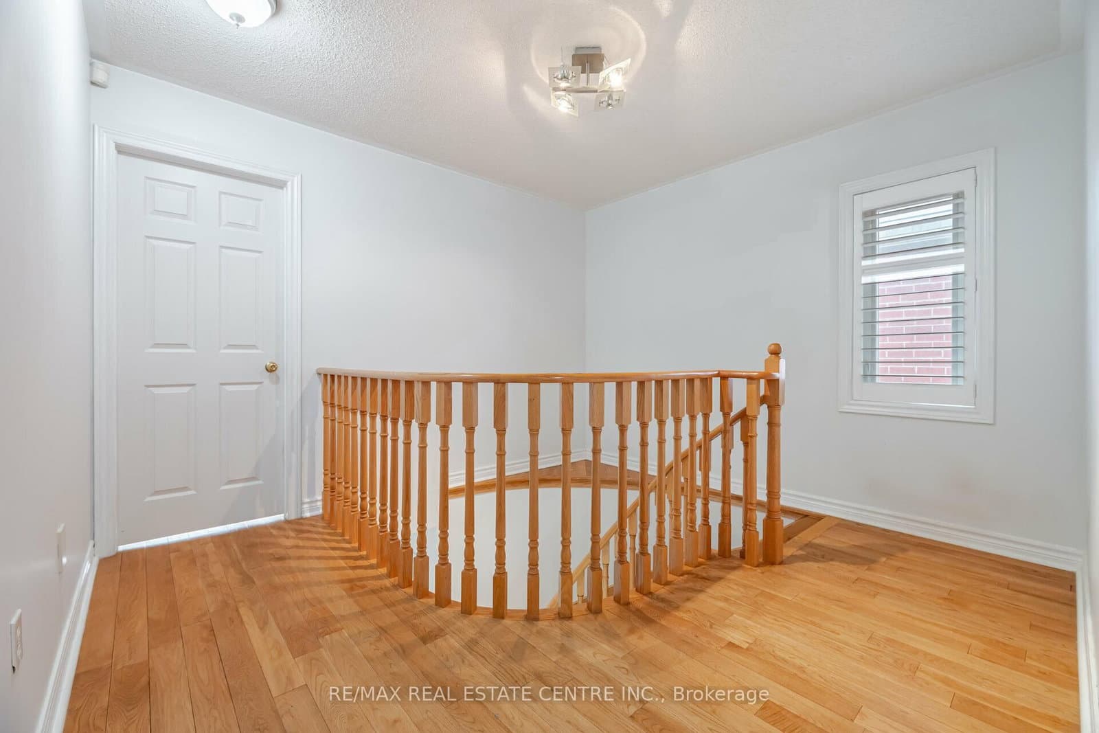 2485 Strathmore Crescent N thumbnail 26