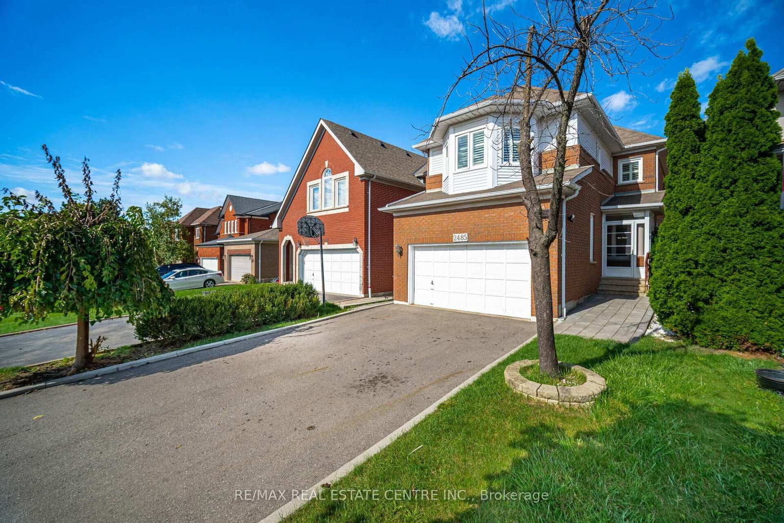 2485 Strathmore Crescent N thumbnail 3