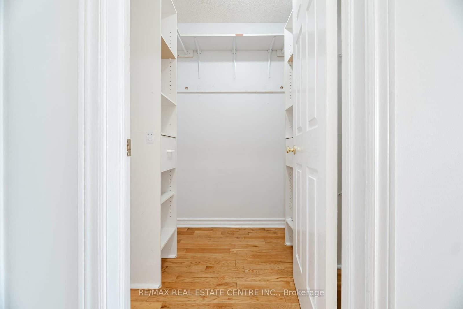 2485 Strathmore Crescent N thumbnail 31
