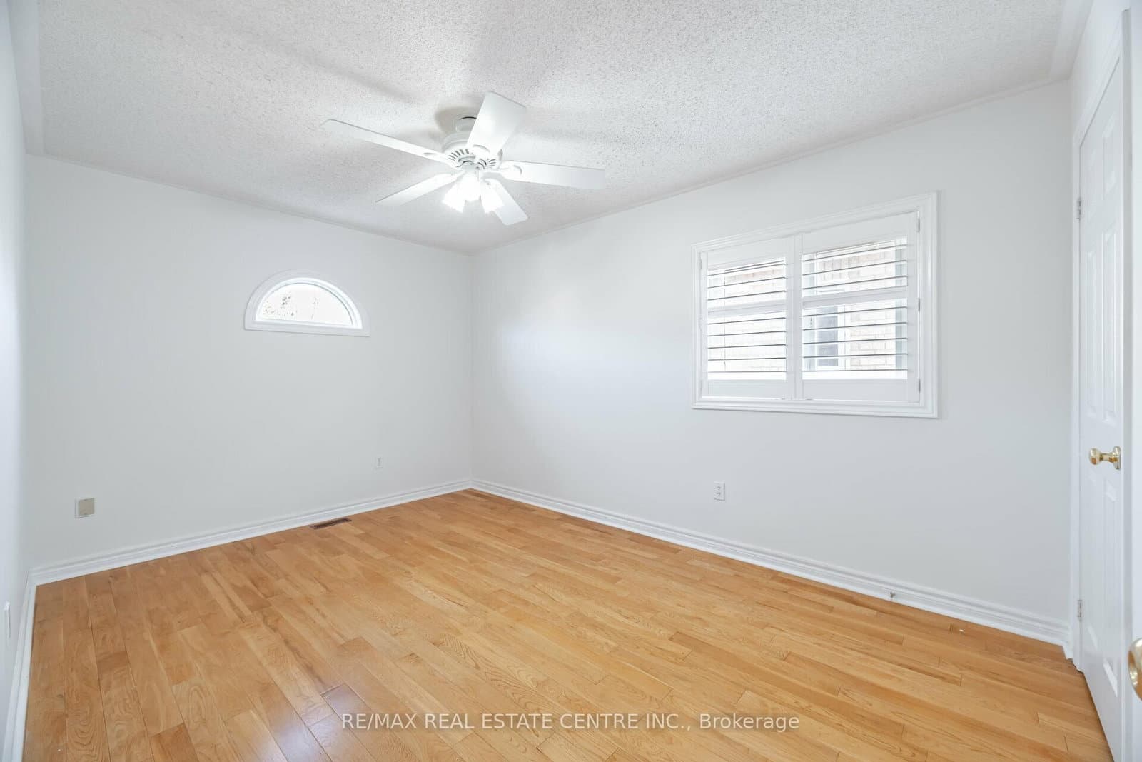 2485 Strathmore Crescent N thumbnail 32