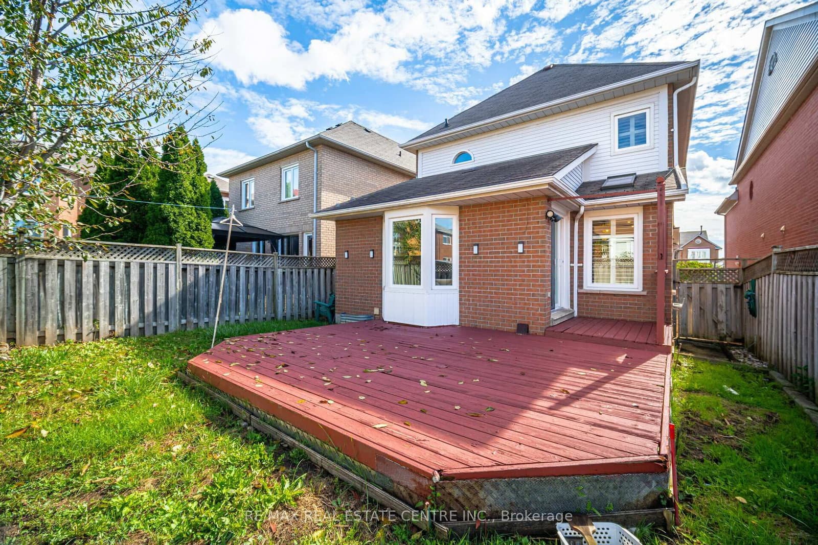 2485 Strathmore Crescent N thumbnail 49