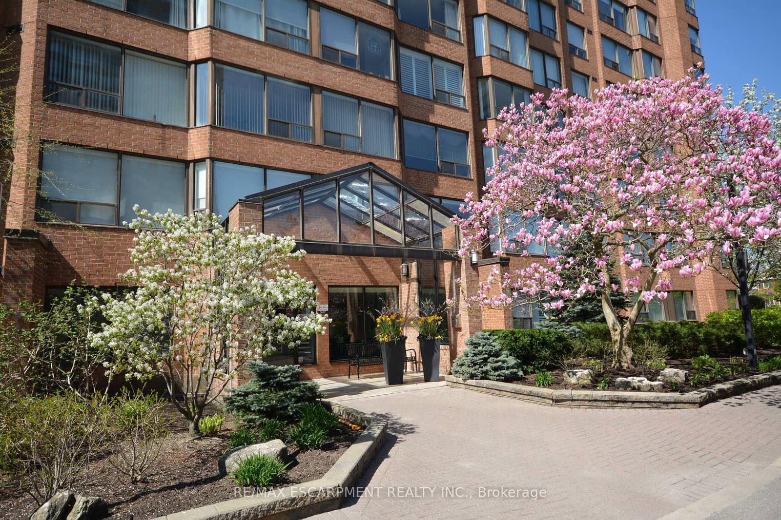 1270 Maple Crossing Boulevard E, Unit 103 thumbnail 2