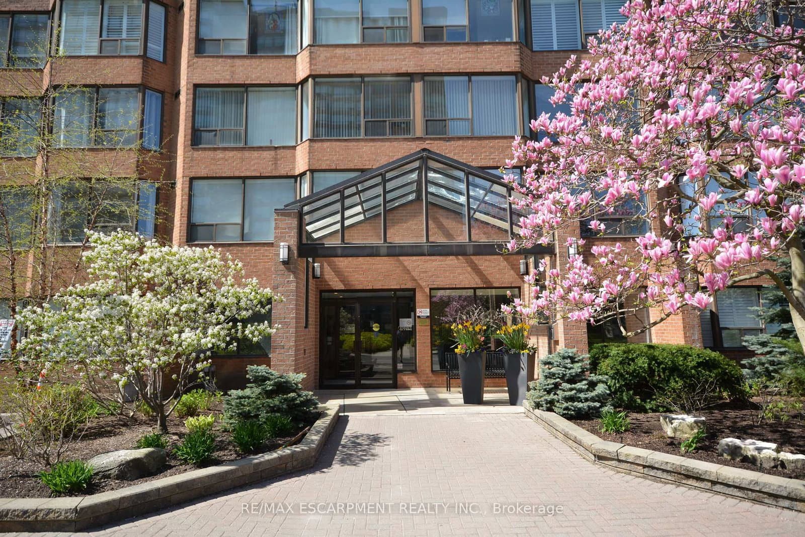 1270 Maple Crossing Boulevard E, Unit 103 thumbnail 3