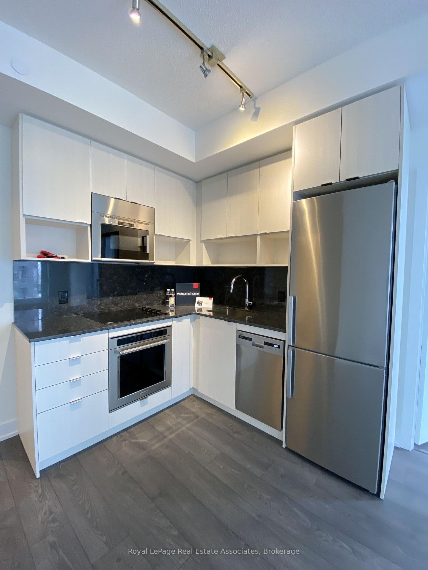 7 Mabelle Avenue, Unit 3101 thumbnail 2
