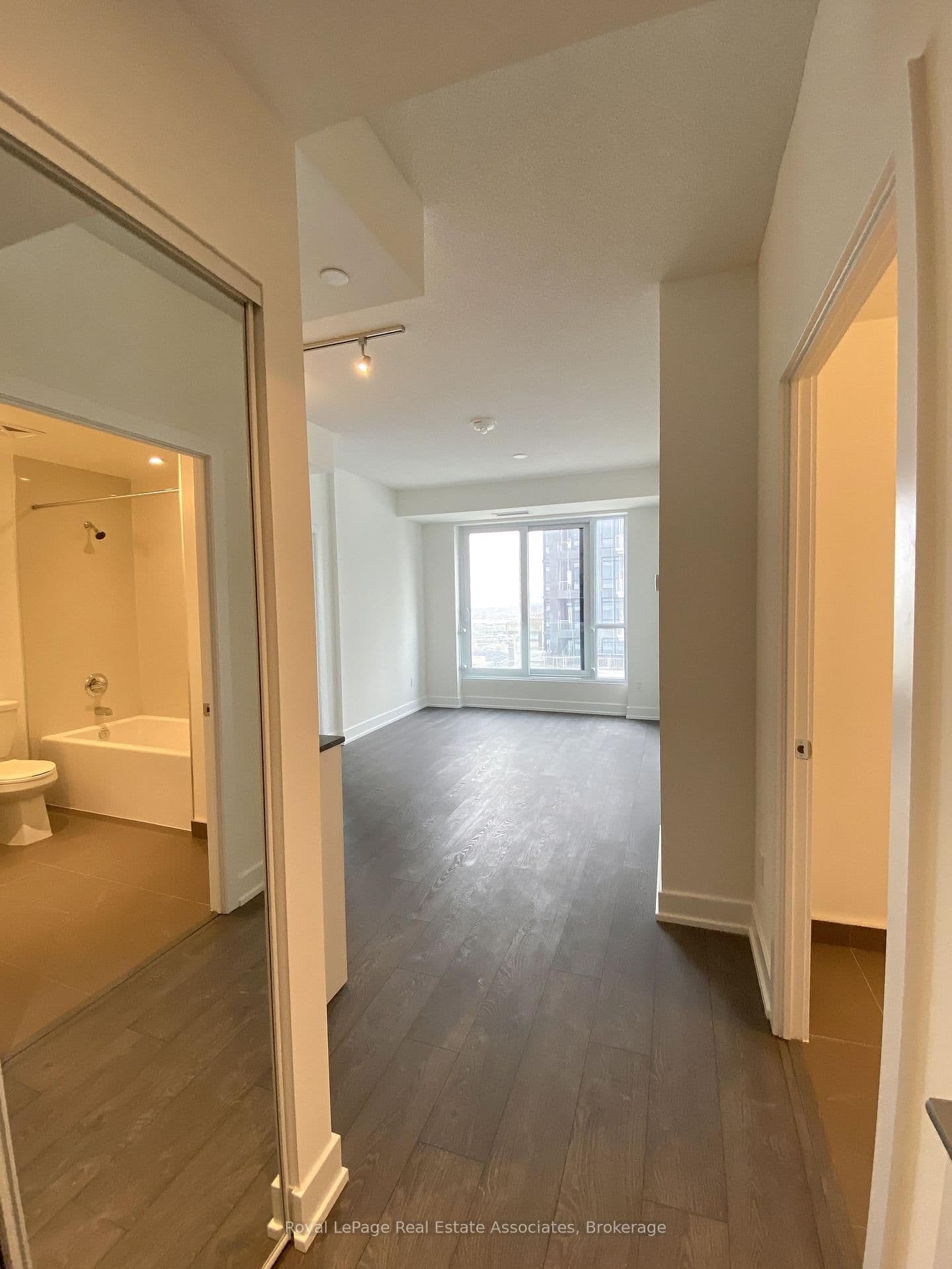 7 Mabelle Avenue, Unit 3101 thumbnail 4