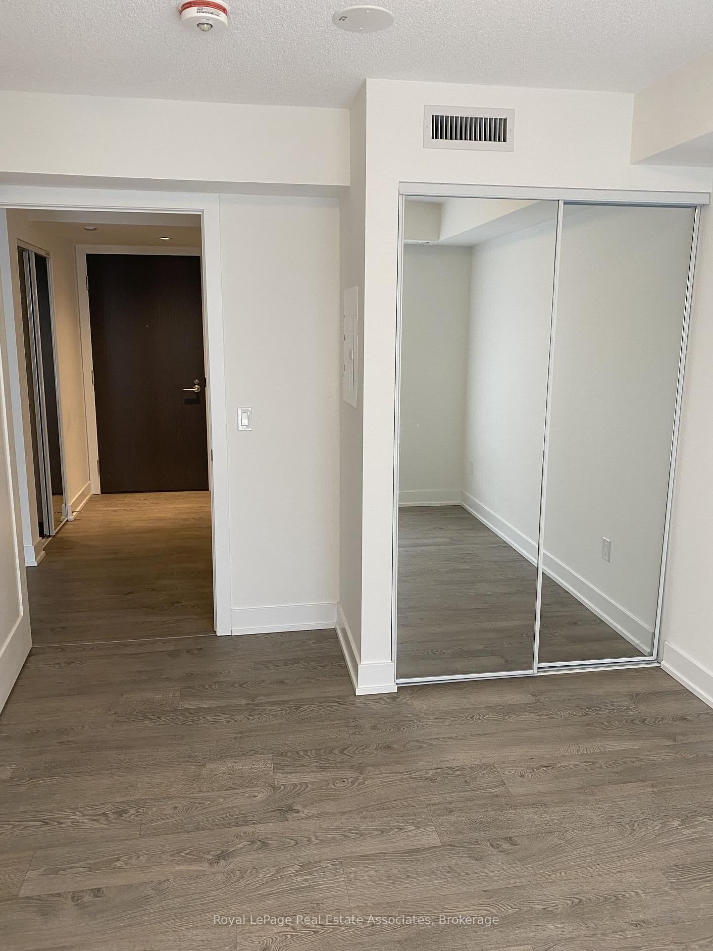 7 Mabelle Avenue, Unit 603 thumbnail 6