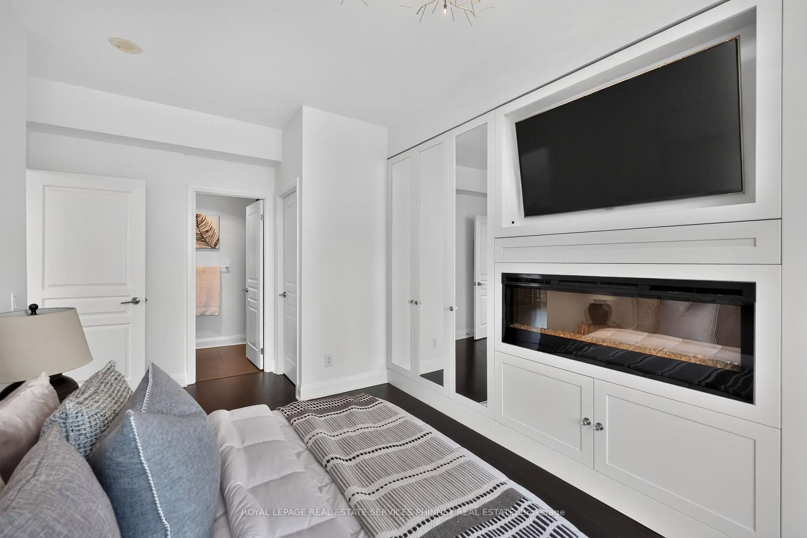 1 Hurontario Street, Unit 1705 thumbnail 21