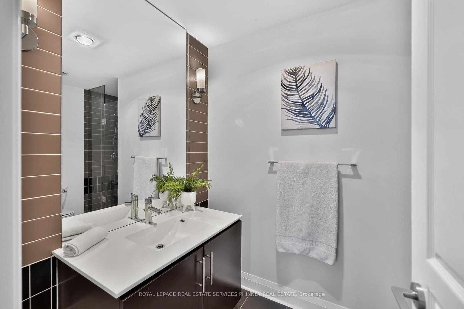 1 Hurontario Street, Unit 1705 thumbnail 22