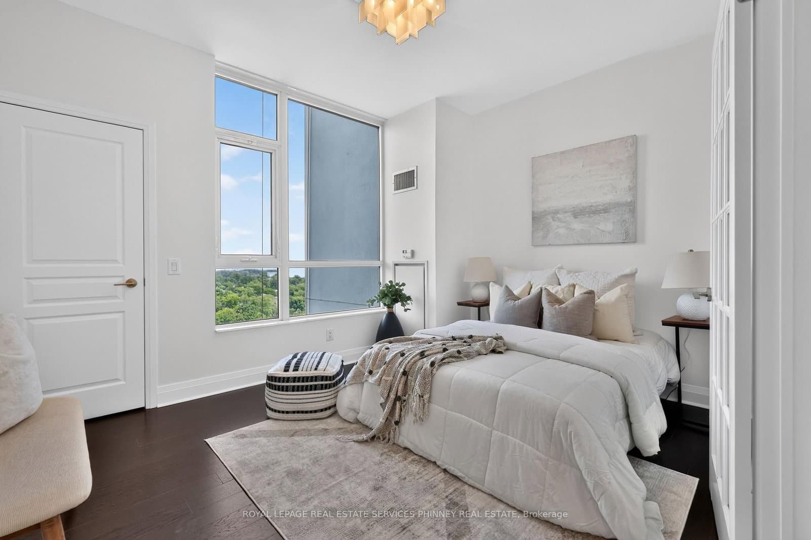 1 Hurontario Street, Unit 1705 thumbnail 6