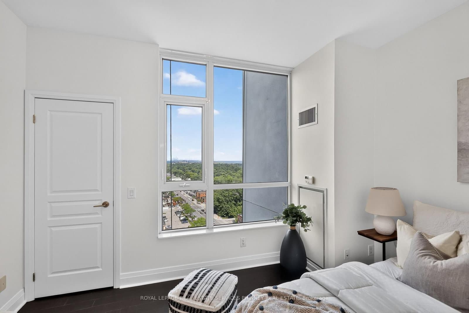 1 Hurontario Street, Unit 1705 thumbnail 7