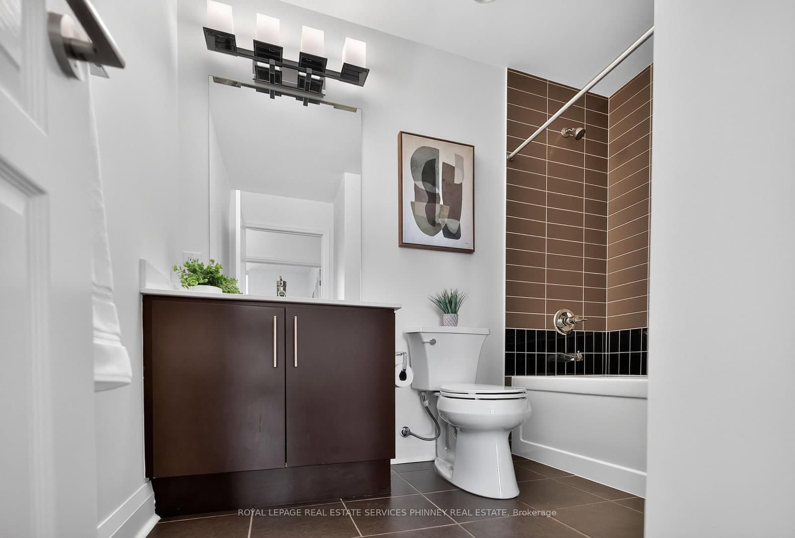 1 Hurontario Street, Unit 1705 thumbnail 8