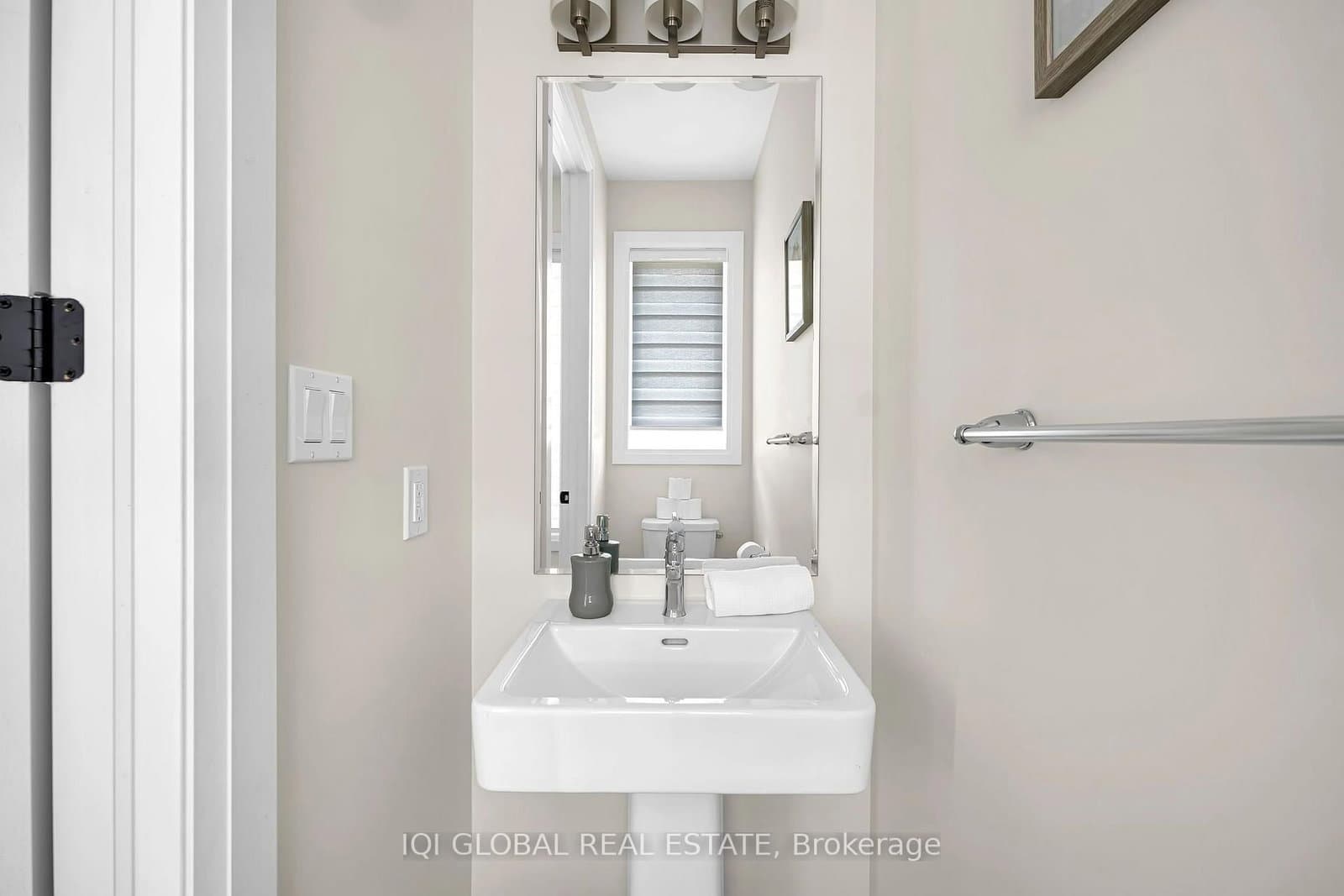 66 Settlers Road E thumbnail 10