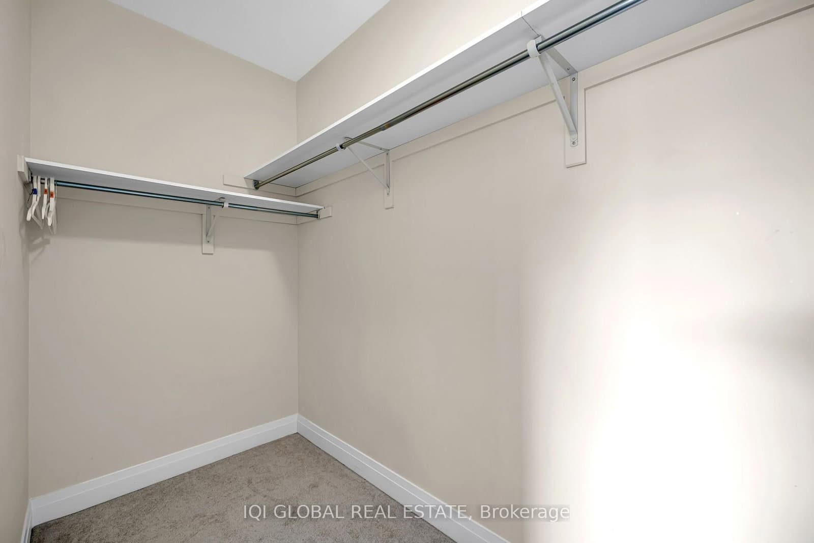 66 Settlers Road E thumbnail 17