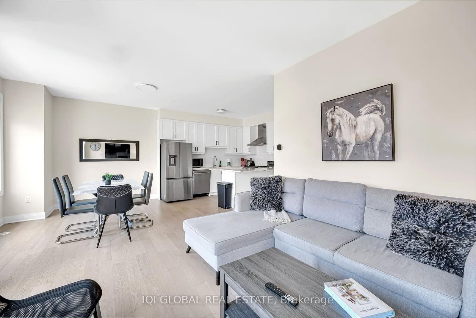 66 Settlers Road E thumbnail 6