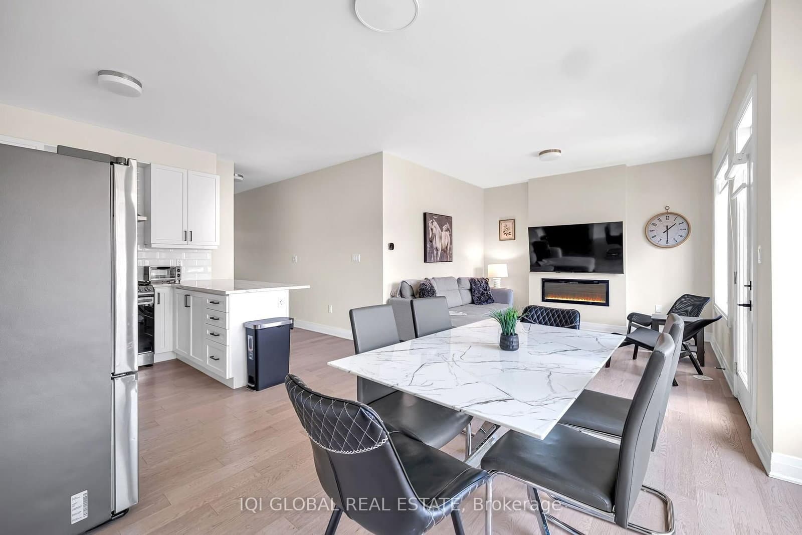66 Settlers Road E thumbnail 7