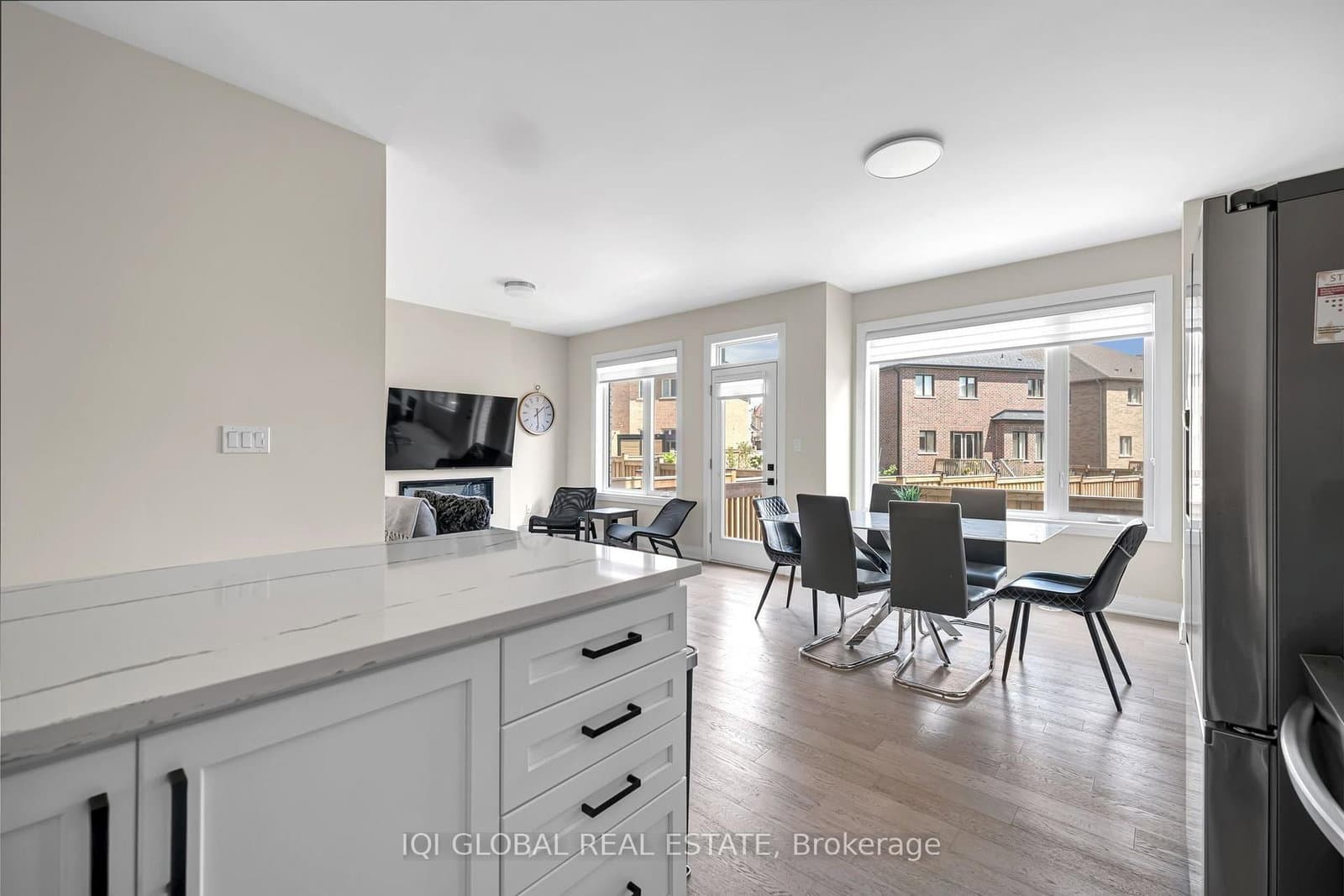 66 Settlers Road E thumbnail 9