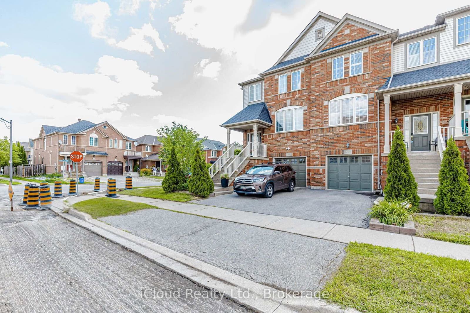 1279 Lamont Crescent thumbnail 2