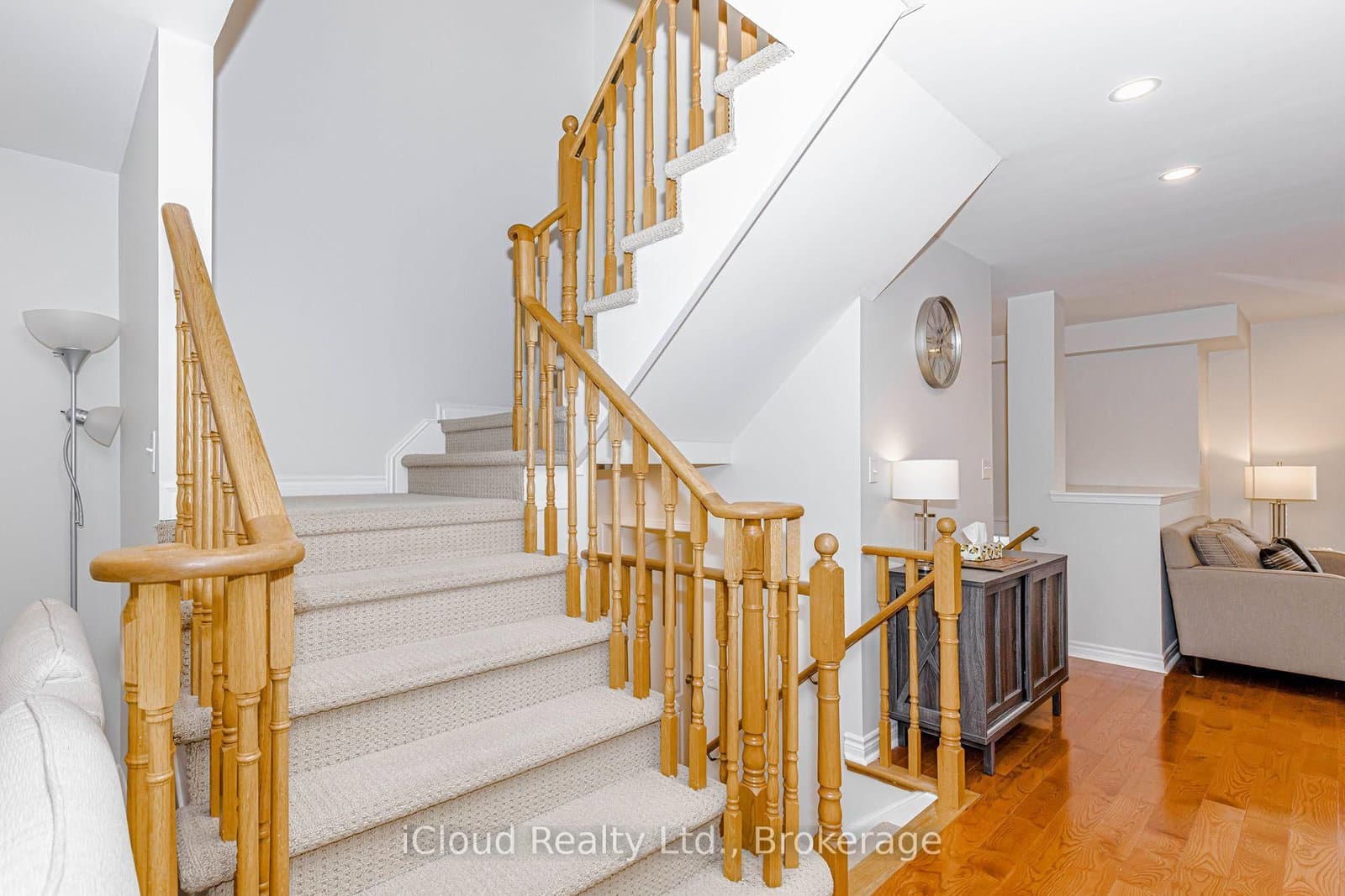 1279 Lamont Crescent thumbnail 28