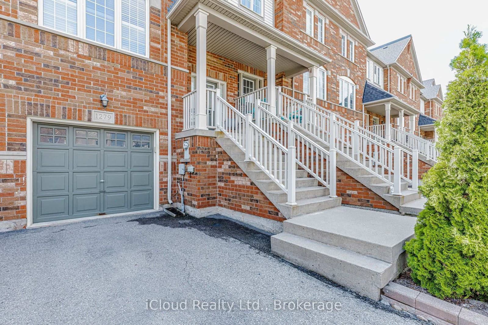 1279 Lamont Crescent thumbnail 3