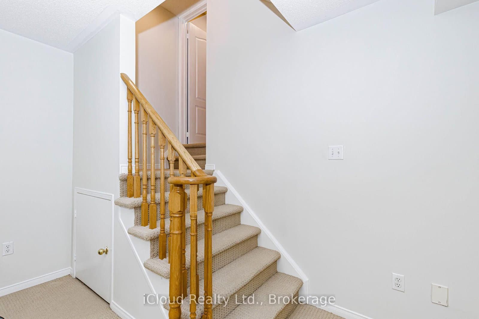 1279 Lamont Crescent thumbnail 40