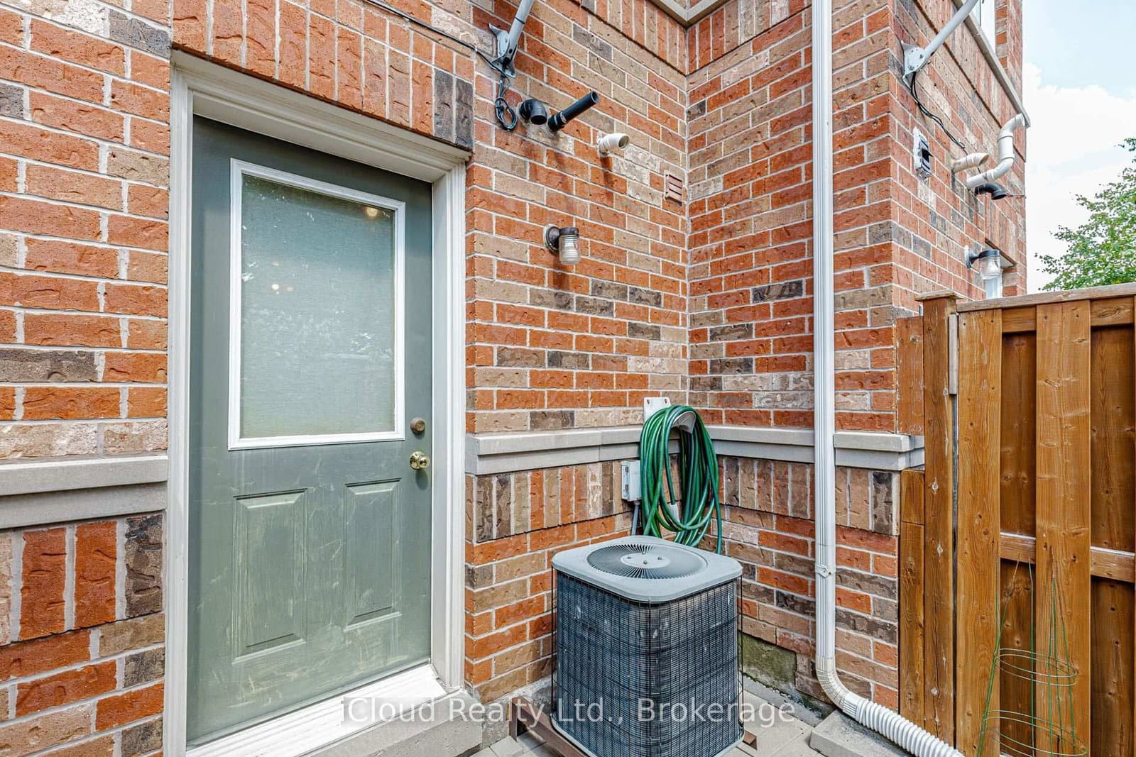 1279 Lamont Crescent thumbnail 45