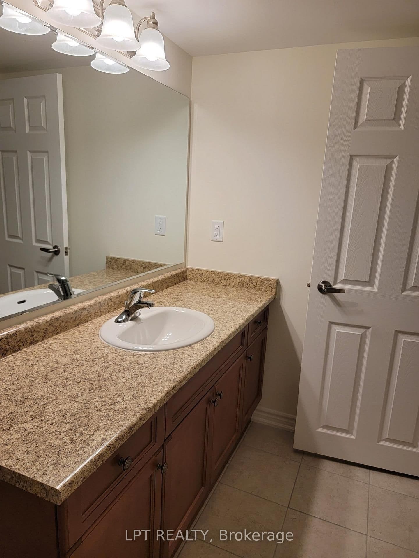 240 Lagerfeld Drive, Unit 6 thumbnail 25
