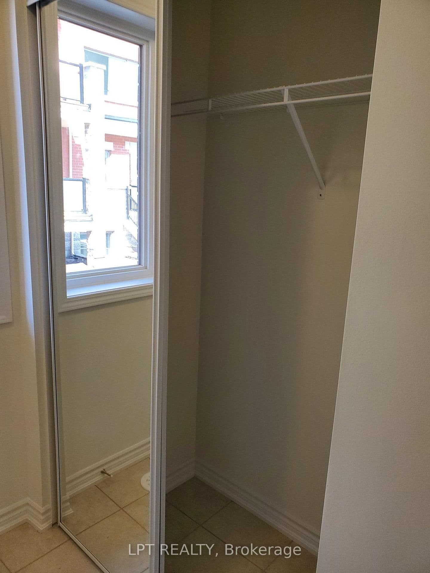 240 Lagerfeld Drive, Unit 6 thumbnail 4