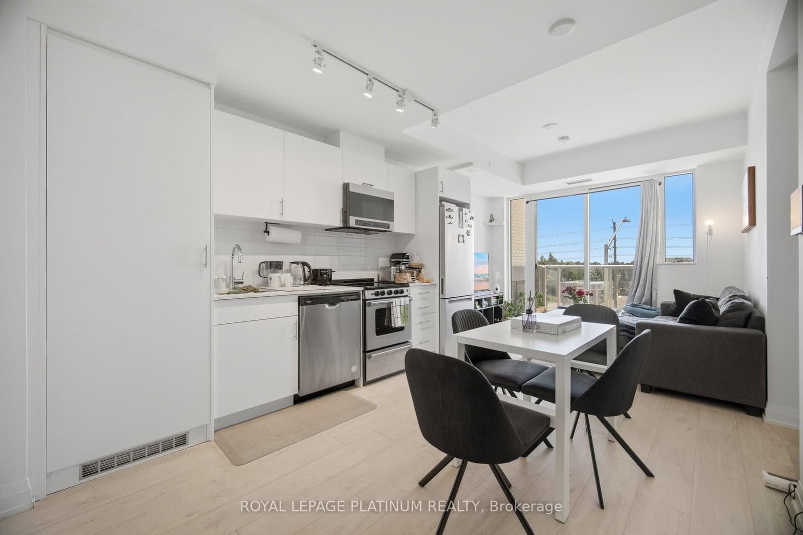 412 Silver Maple Road, Unit 311 thumbnail 9